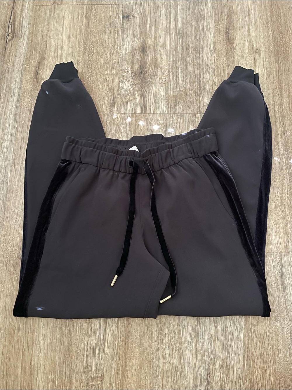 Lululemon joggers size 4